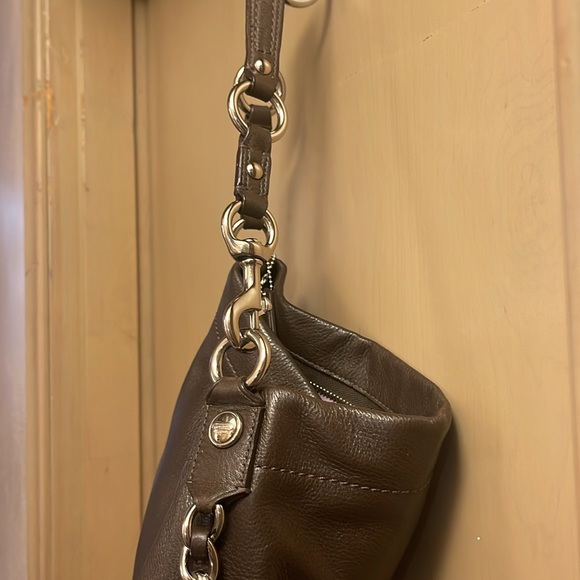 COACH shoulder chocolate color leather bag.excellent color no marks or stains. - Picture 4 of 10